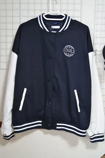 STABLE 바시티 자켓 네이비/화이트