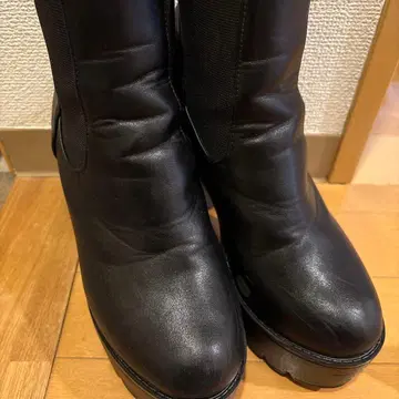 블랙 가죽 하이힐 부츠