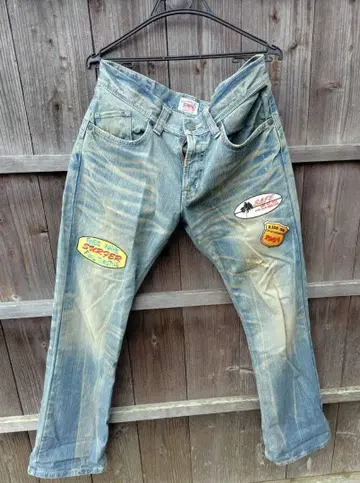 EDWIN 스트레이트 데님 패치 포함 라이트 블루