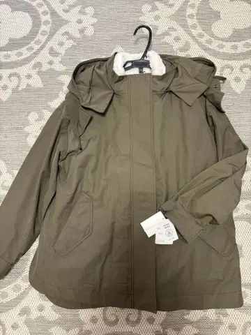 미사용 새상품 UNTITLED 올리브 자켓 44 라이너 보아 탈부착 가능