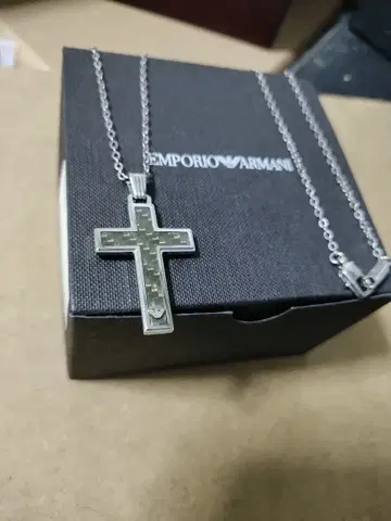 양호품 ARMANI 아르마니 카본 크로스 목걸이 리버서블