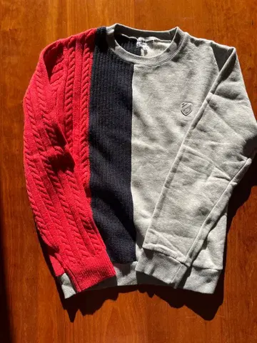 패널 디자인 스웨터 그레이/빨간색/네이비