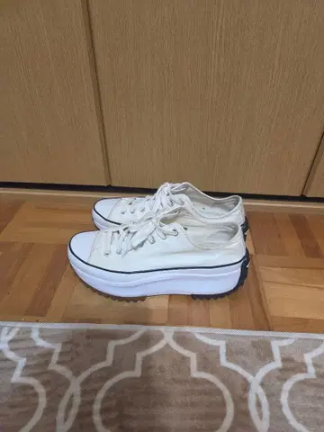 컨버스 화이트 로우컷 런스타하이크
