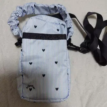 La Sportiva 스트라이프 하트 무늬 숄더백