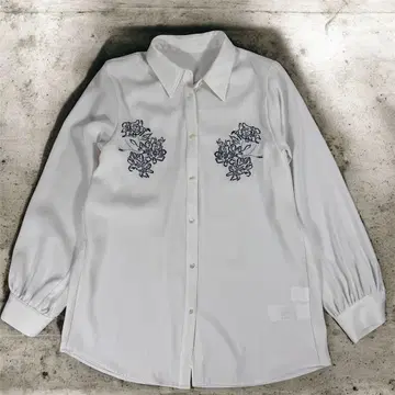 새상품급 HARE 트로미슈자수 셔츠 긴팔 화이트 자수 블라우스 플라워