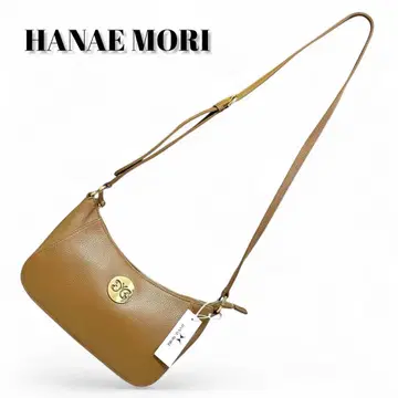 새상품 HANAE MORI 숄더백 천연 가죽 주름 금 로고 하프문