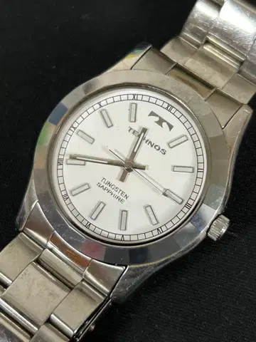 테크노스 텅스텐 초경 케이스 쿼츠 작동 중