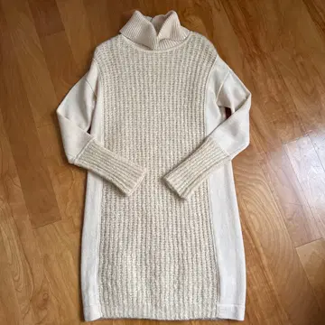 아이보리 터틀넥 니트 원피스