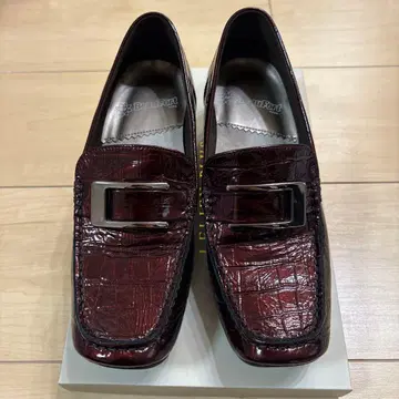 뷰포트 BeauFort 악어 엠보싱 에나멜 로퍼