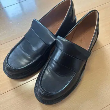 블랙 가죽 로퍼 스트랩 포함