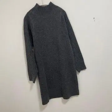 센스 오브 플레이스 바이 어반 리서치 하이넥 센터 시임 니트 원피스