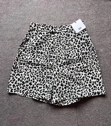 SLY 레오파드 무늬 하프 팬츠