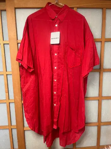 고무 빨간색 반팔 셔츠 M 사이즈