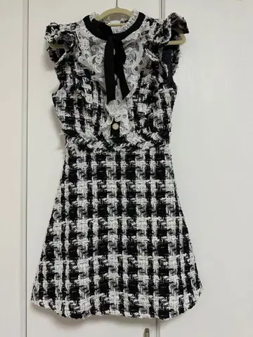 트위드풍 프릴 소매 A라인 드레스