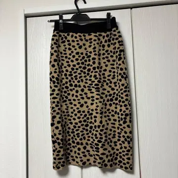 FENNEL 페넬 미사용 새상품 레오파드 무늬 타이트 스커트