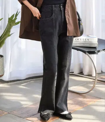 KOBE LETTUCE 하이웨스트 센터 시임 세미 플레어 데님 팬츠