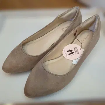 미사용 새상품 베이지 인힐 펌프스 23.5cm