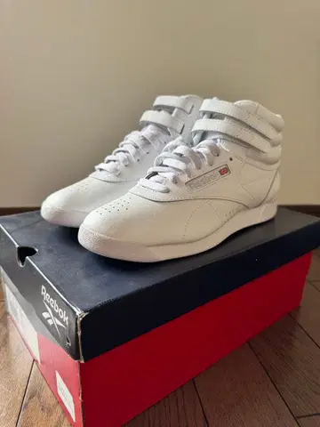 리복 화이트 하이컷 스니커즈