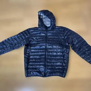 후드 부착 블랙 다운 자켓