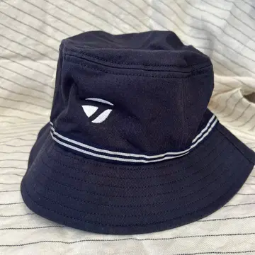 TaylorMade 네이비 버킷햇