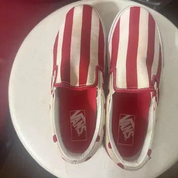 VANS 빨간색과 화이트 스트라이프 슬립온