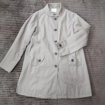 베이지 탈부착 라이너 포함 미디 기장 스텐카라 코트