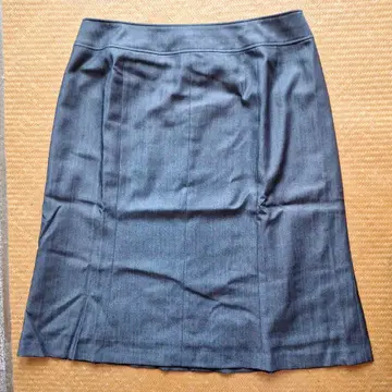 새상품 ensuite 타이트 스커트 TL7 다크 그레이