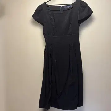 컨디션 최상 블랙 반팔 무릎 기장 원피스