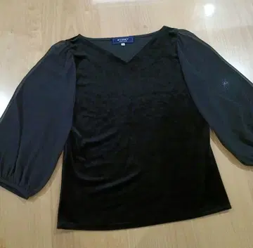 컨디션 최상 엠즈 그레이시 벨로아 쉬폰 퍼프 슬리브 상의 블랙
