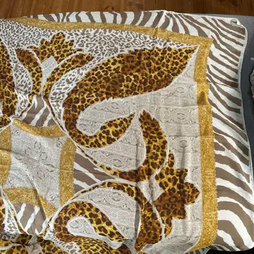 레오파드 무늬 대형 스카프 이탈리아제