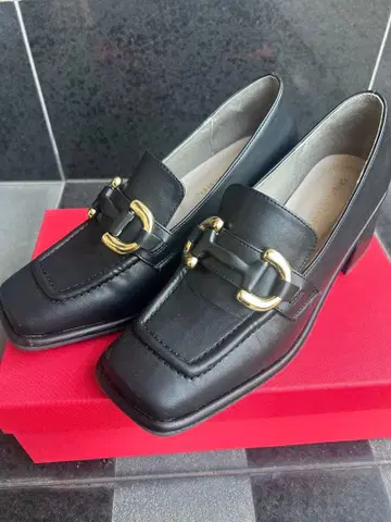 버클 달린 로퍼 새상품급