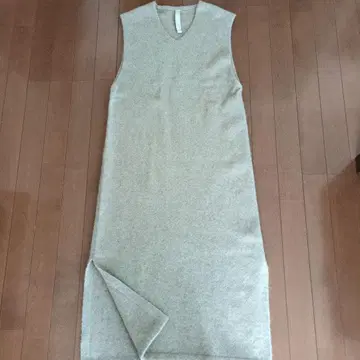 어반 리서치 도어스 울 혼방 슬리브리스 V넥 원피스