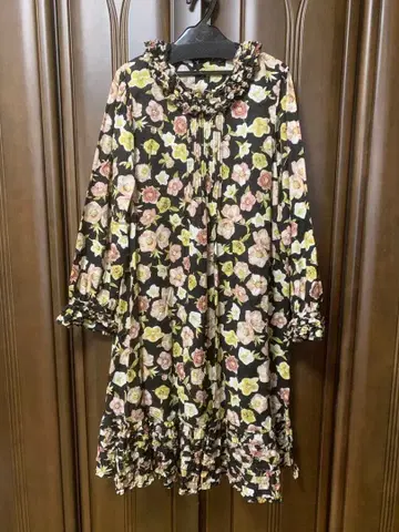 핑크하우스 크리스마스로즈 프린트 원피스