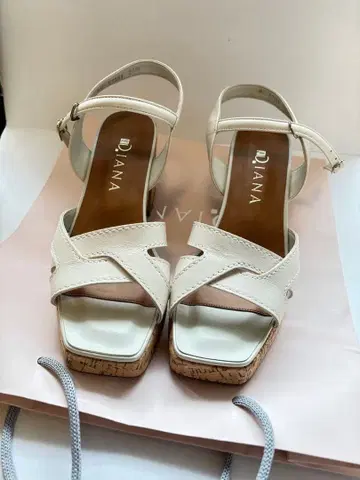 DIANA 샌들 화이트