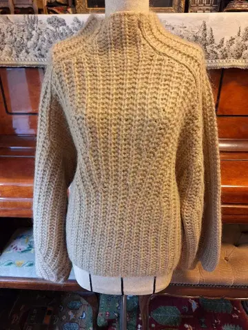 CASA FLINE 베이지 케이블 니트 하이넥 스웨터