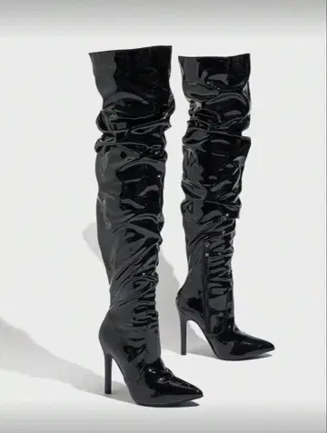 블랙 패턴트 레더 롱 부츠