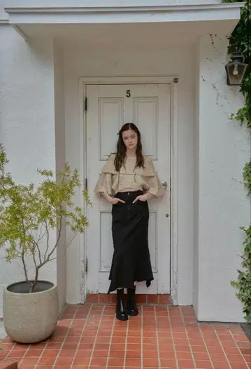 [ pinue ] 턱 도비 데님 스커트 ( BLACK )