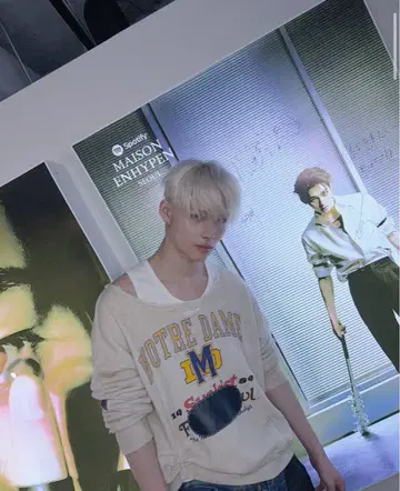 정품 빈티지 가공 칼리지 맨투맨 ENHYPEN 니키 착용