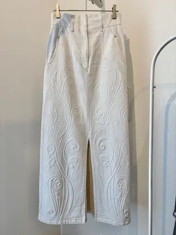 [ Mame kurogouchi ] Embossed Denim Skirt