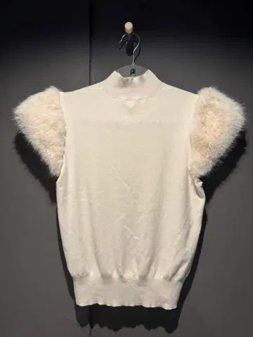 CELFORD 퍼 트리밍 화이트 니트