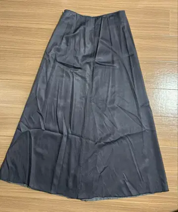 BEAMS AK+1 다크 그레이 롱 스커트