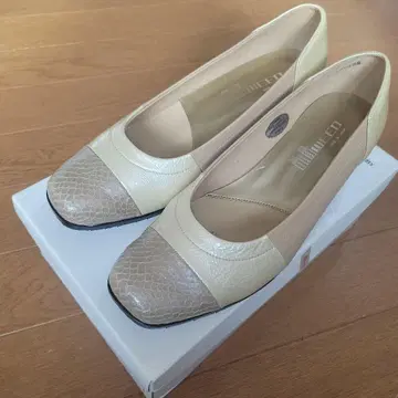 아이보리 토캡 펌프스 일본제