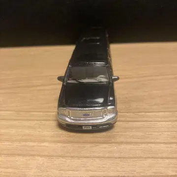 마이스트 1/64 포드 익스커션 리무진