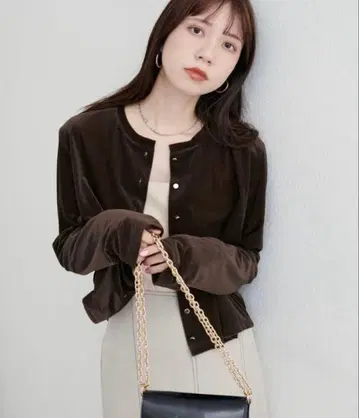 이번 시즌 새상품 크루넥 시어 벨로아 가디건