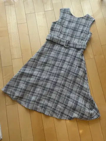 Couture Brooch 체크 무늬 원피스