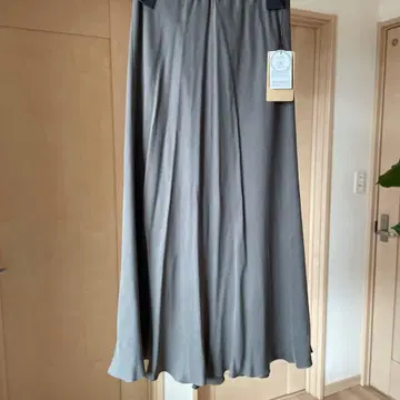 비어즐리 beardsley 백 테일 스커트