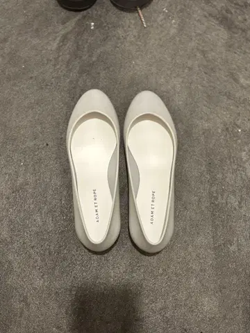 ADAM ET ROPE 그레이 펌프스 골드힐