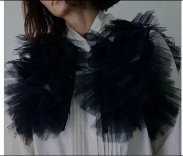 블랙 튤 프릴 베스트