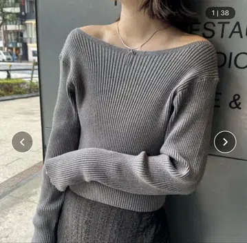 [ 미사용 새상품 ] mline 백 로고 숏 니트 그레이 오프숄더 긴팔