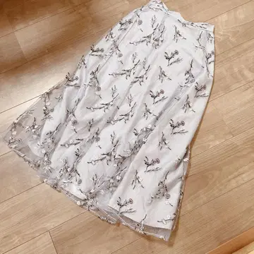 꽃무늬 자수 플레어 스커트 S 사이즈